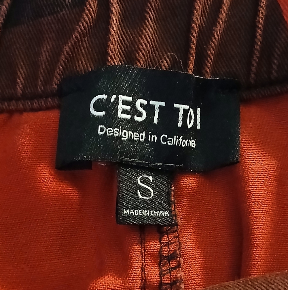 C'EST TOI Red Camo Mini Skirt With Pockets! - Picture 2 of 3